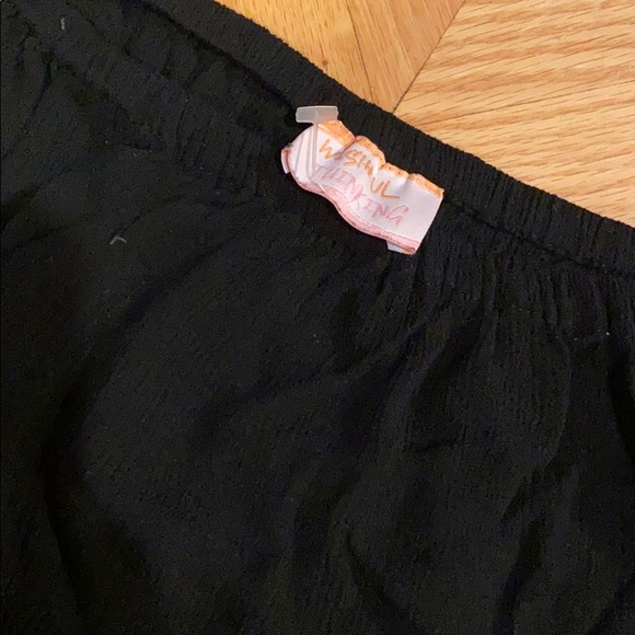 Cropped off shoulder top - Picture 2 of 3